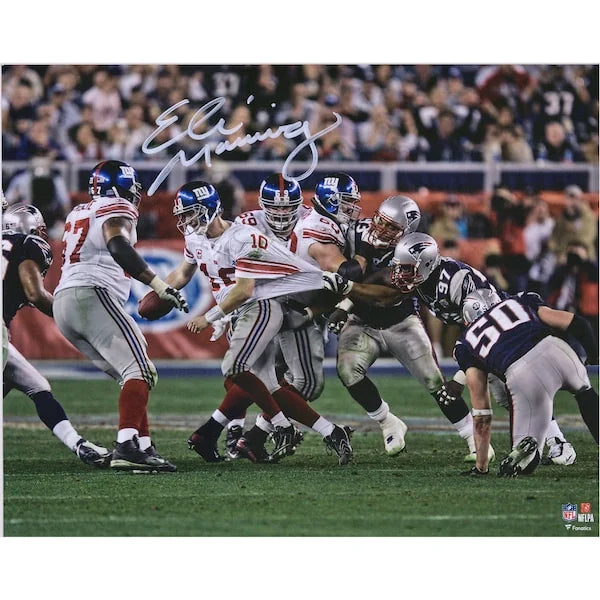 Eli Manning Signed 8 x 10 Super Bowl XLII Escape Photo | Giants
