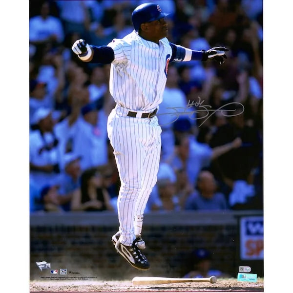 Sammy Sosa Signed 16 x 20 Photograph | Chicago Cubs