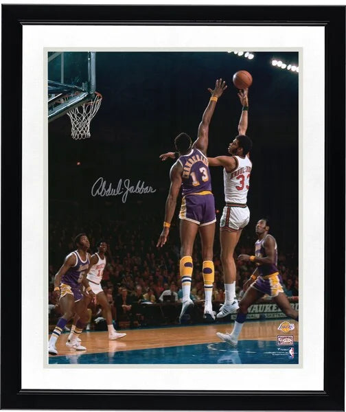 Kareem Abdul-Jabbar Signed 16 x 20 Sky Hook Photograph | Milwaukee Bucks