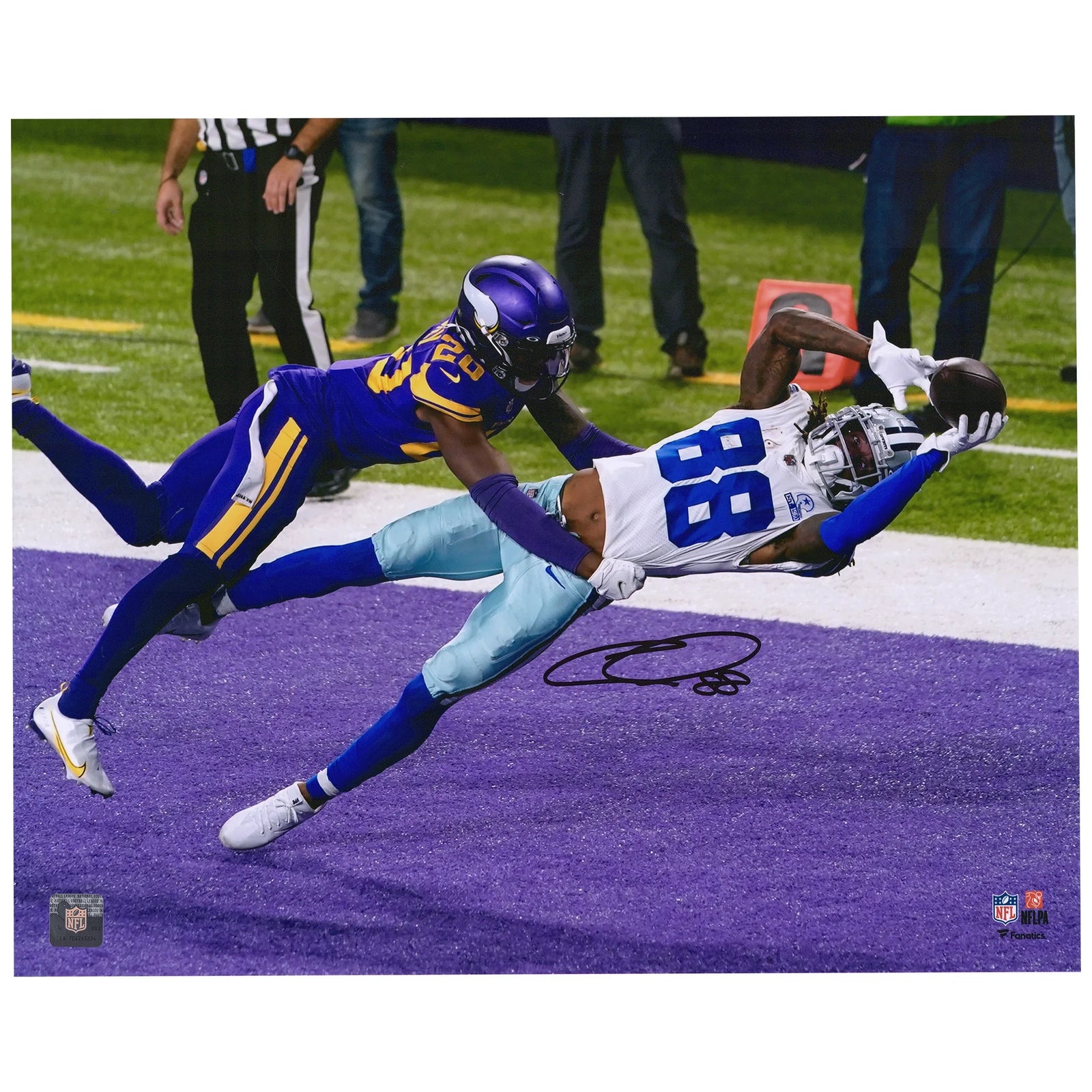 CeeDee Lamb Signed 16 x 20 TD Catch Photo | Cowboys