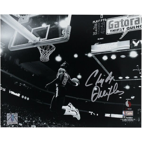 Clyde Drexler Portland Trail Blazers Autographed Fanatics Authentic 8" x 10" Black & White Dunk Photograph - The Ballers Bank