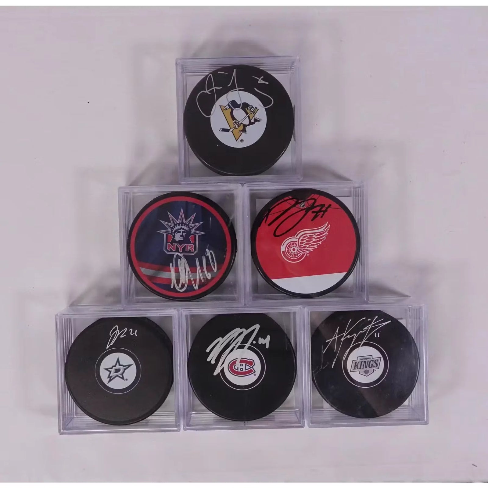 2025-26 Hit Parade Autographed Elite Hockey Puck Series 15 Hobby Box