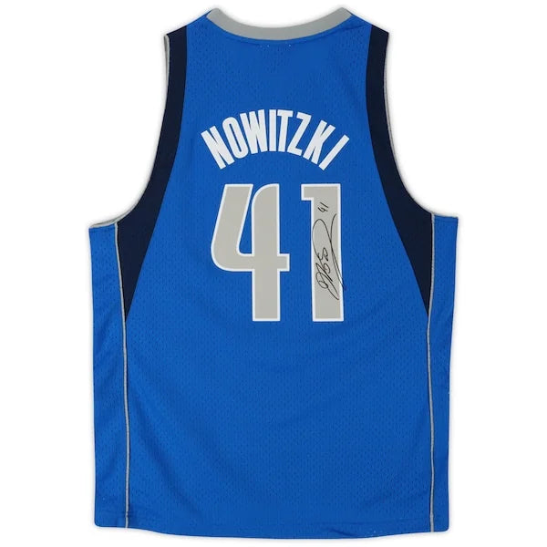 Dirk Nowitzki Signed Dallas Mavericks Jersey | Mitchell & Ness 2010-2011