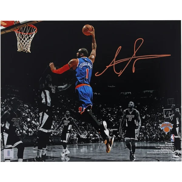 Amar'e Stoudemire Signed 11 x 14 Spotlight Dunk Photograph | Knicks