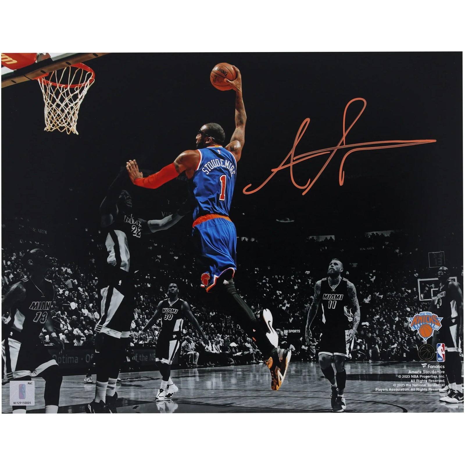 Amar'e Stoudemire Signed 11 x 14 Spotlight Dunk Photograph | Knicks