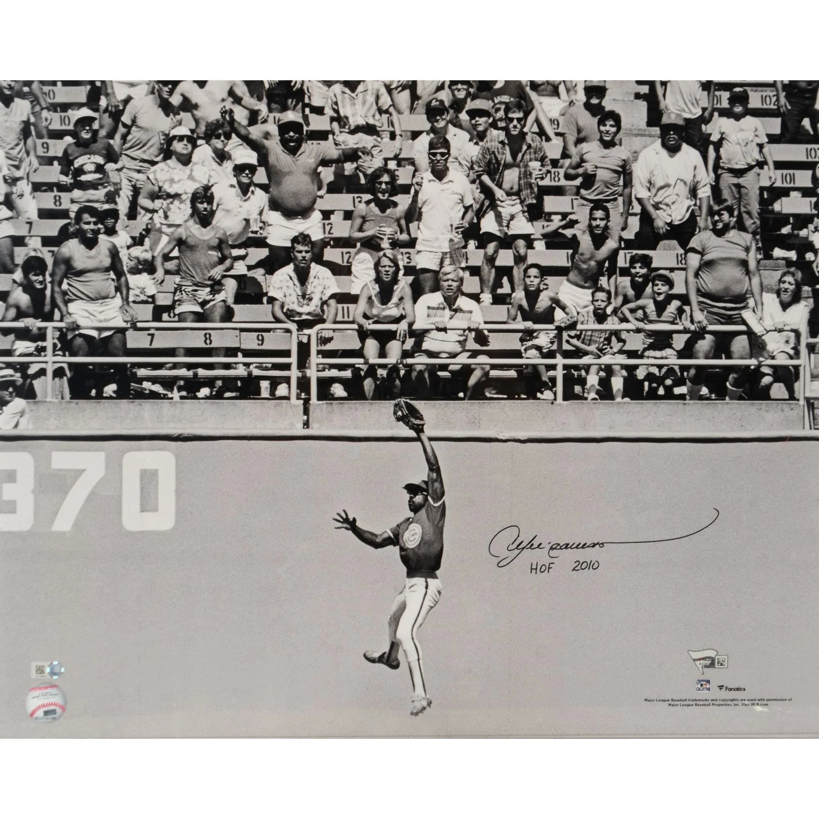 Andre Dawson Signed 16 x 20 Photograph | Cubs Catch at the Wall HOF 2010
