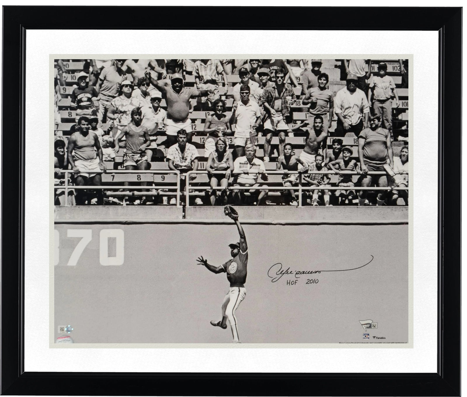 Andre Dawson Signed 16 x 20 Photograph | Cubs Catch at the Wall HOF 2010