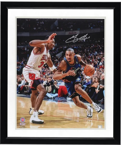 Grant Hill Signed Detroit Pistons 16 x 20 Photo | Driving to the Basket