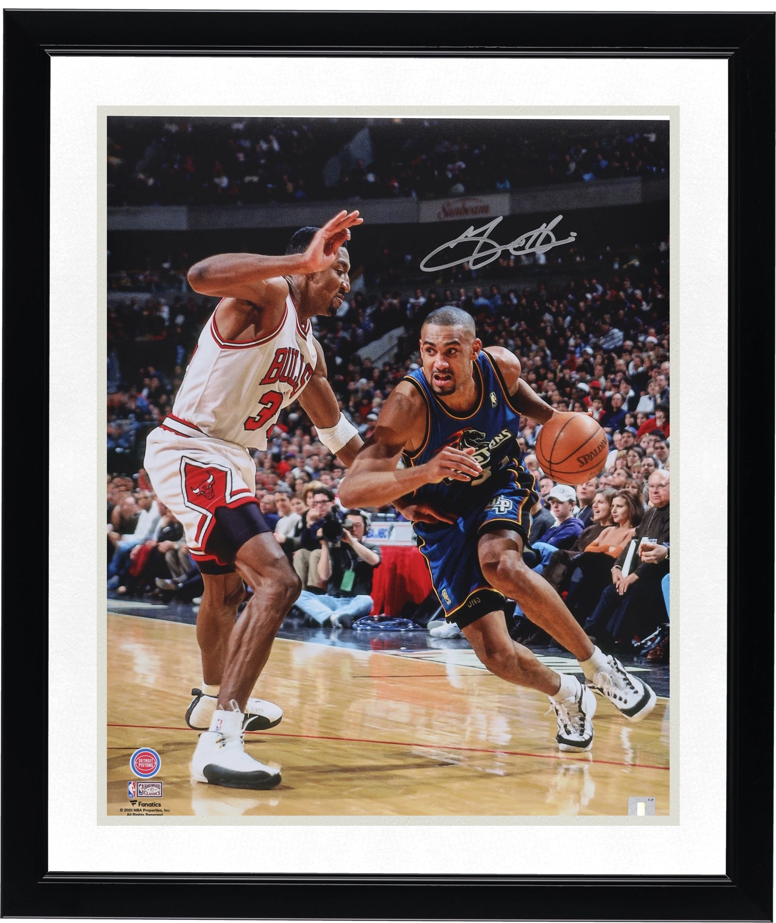 Grant Hill Signed Detroit Pistons 16 x 20 Photo | Driving to the Basket