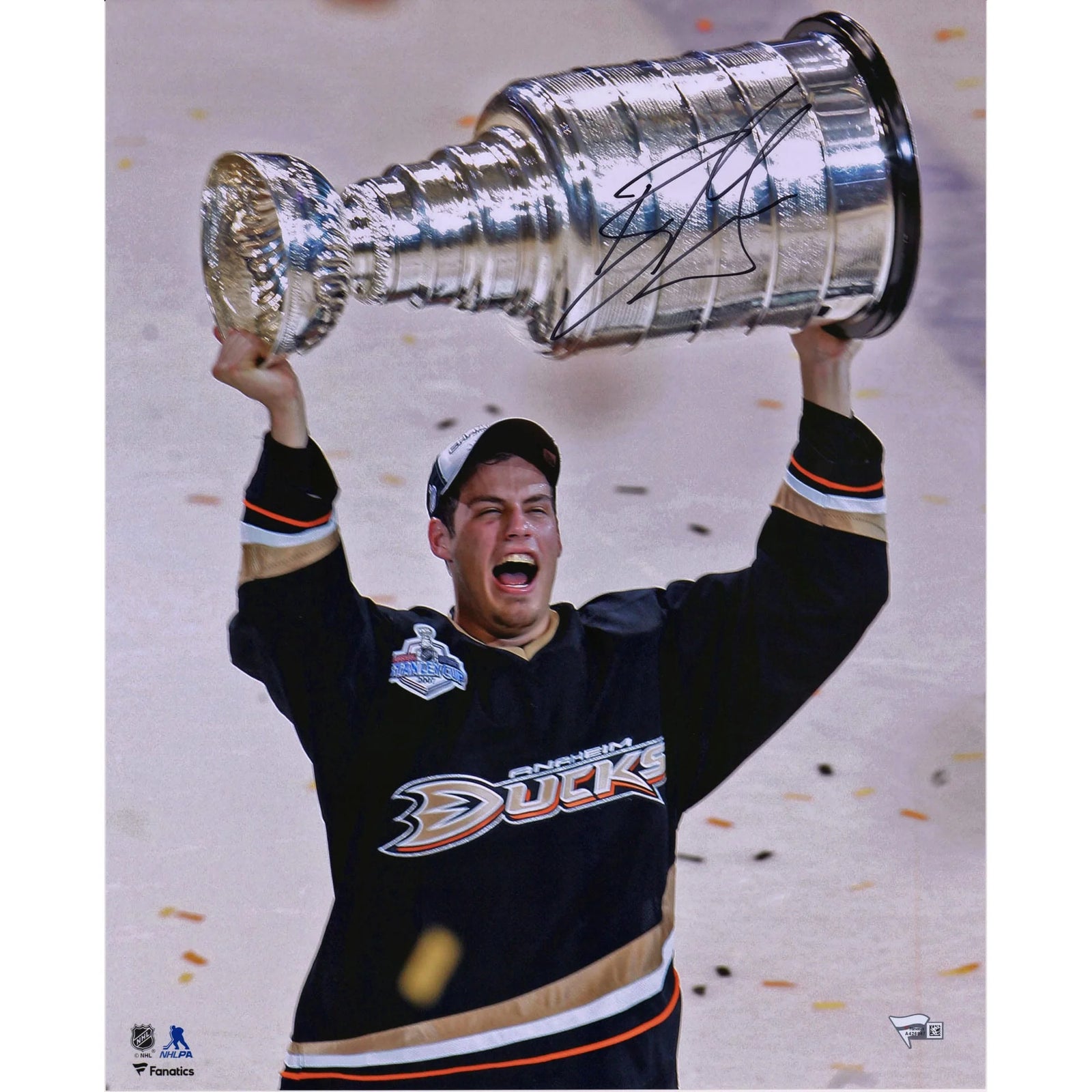 Ryan Getzlaf Signed Ducks 16 x 20 Photograph | Raising Cup