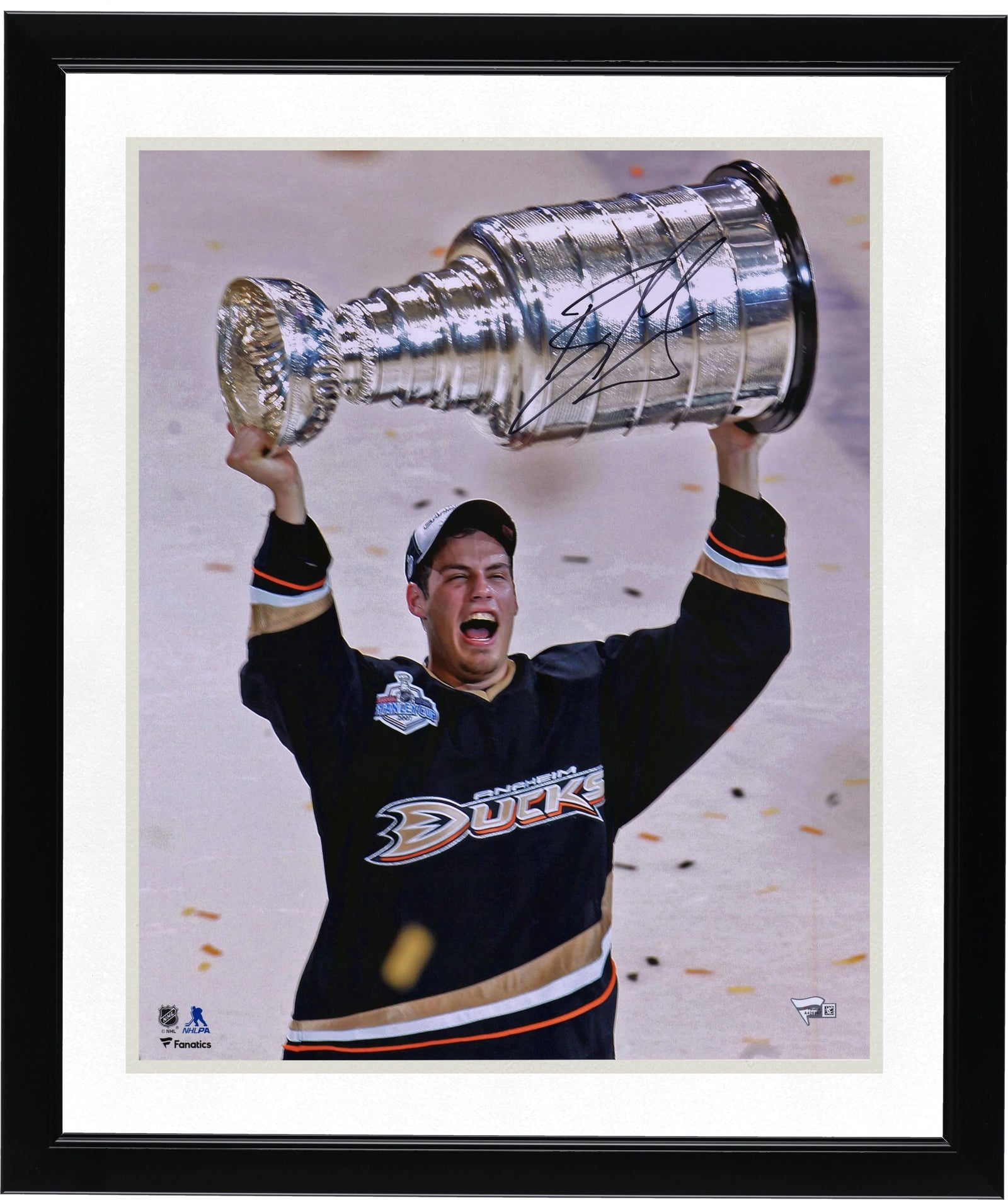Ryan Getzlaf Signed Ducks 16 x 20 Photograph | Raising Cup