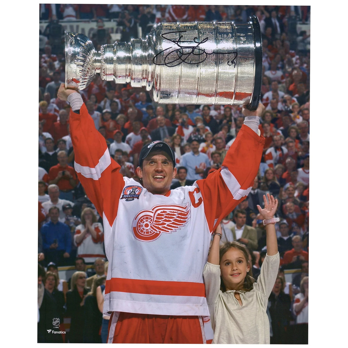 Steve Yzerman Signed Detroit Red Wings 16 x 20 Raising Cup Photograph | W16HKYZ0003