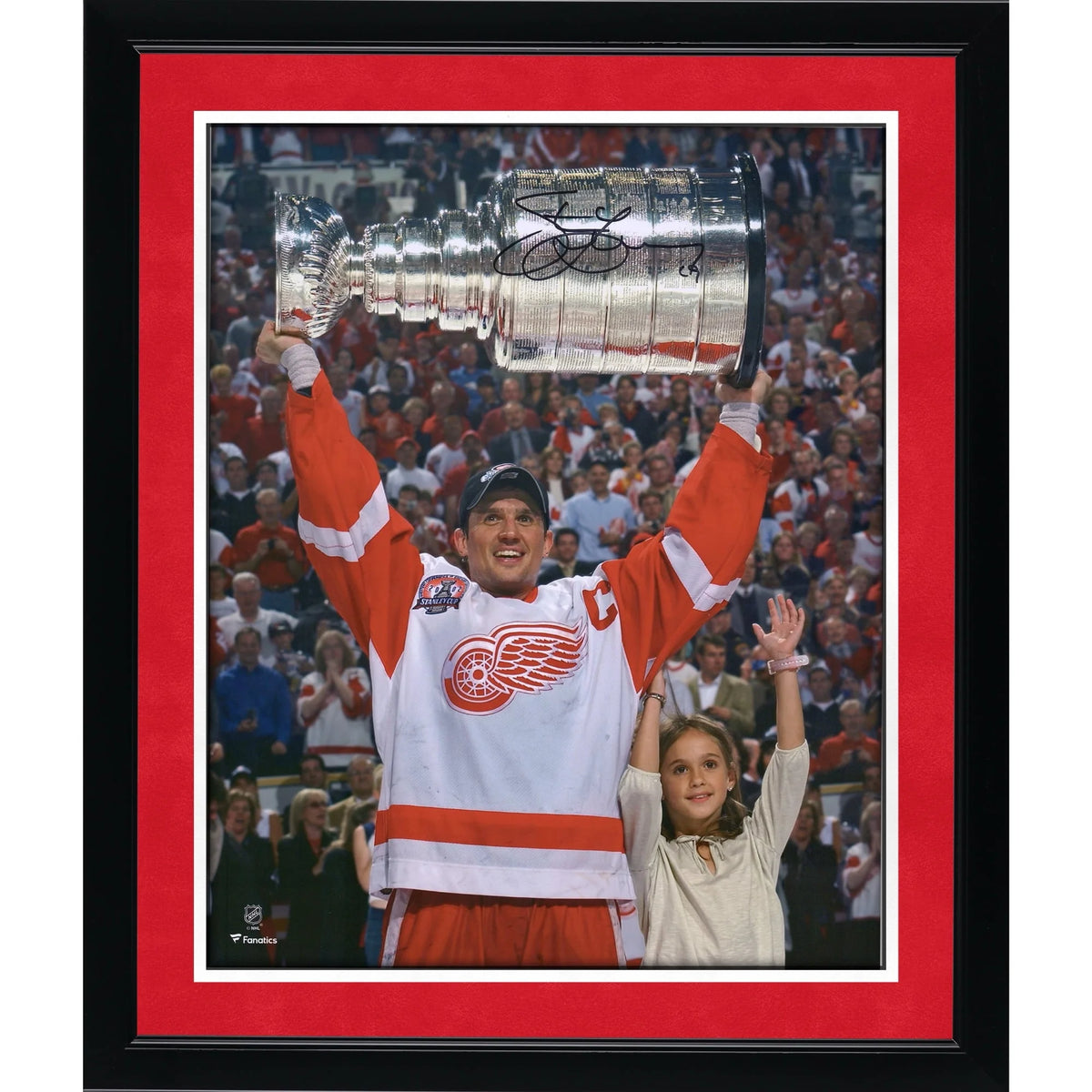 Steve Yzerman Signed Detroit Red Wings 16 x 20 Raising Cup Photograph | W16HKYZ0003