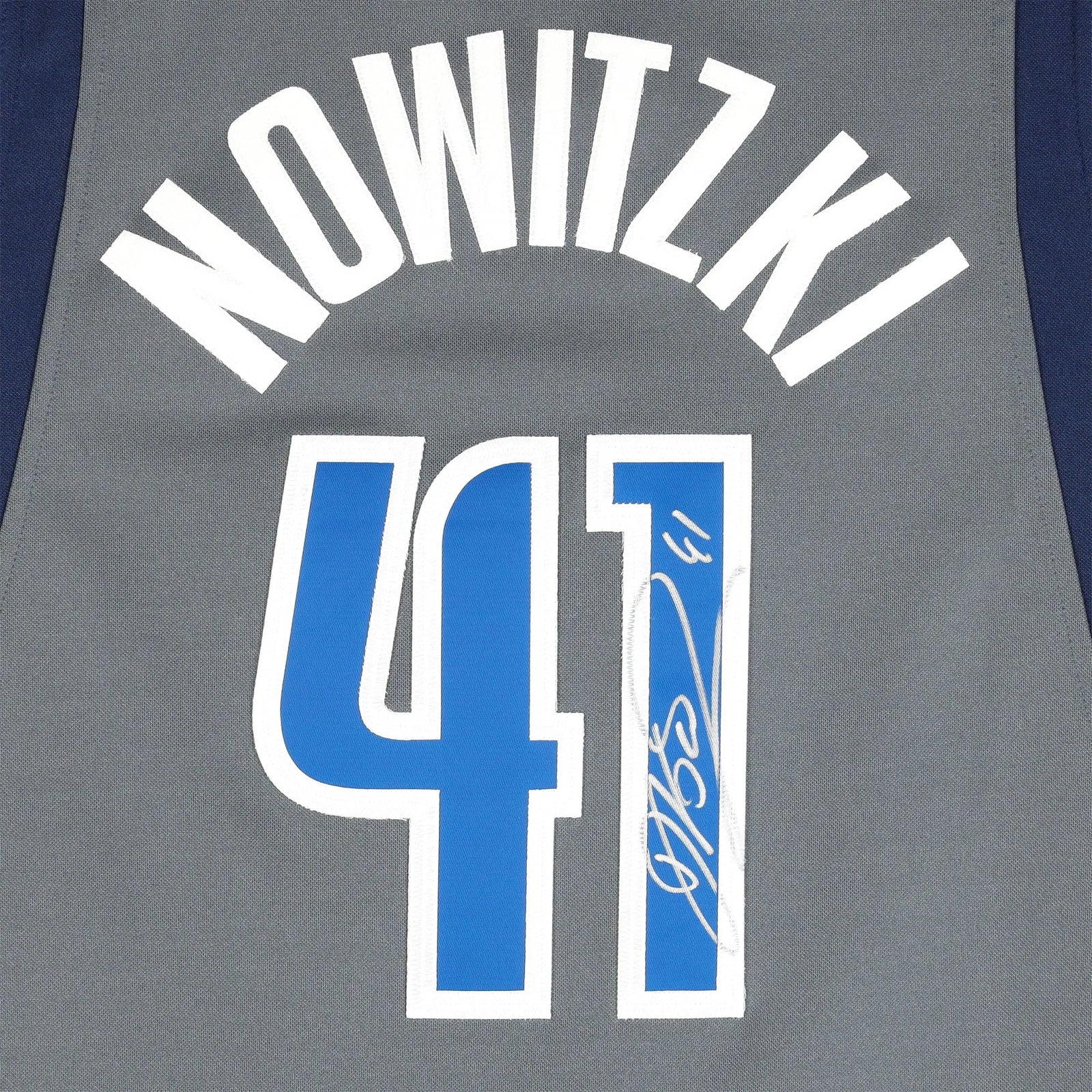 Dirk Nowitzki Signed Dallas Mavericks Grey Jersey | 2003 Alternate