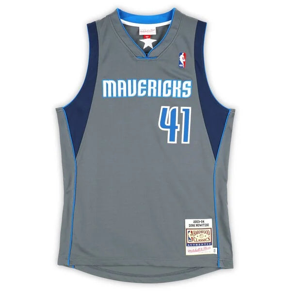 Dirk Nowitzki Signed Dallas Mavericks Grey Jersey | 2003 Alternate
