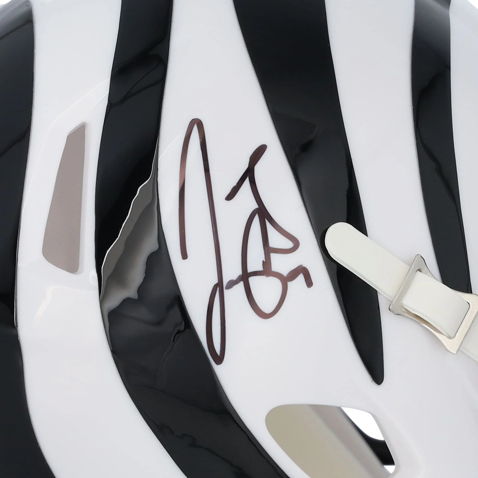 Joe Burrow Signed Cincinnati Bengals 2022 White Alternate Mini Helmet | Authenticated