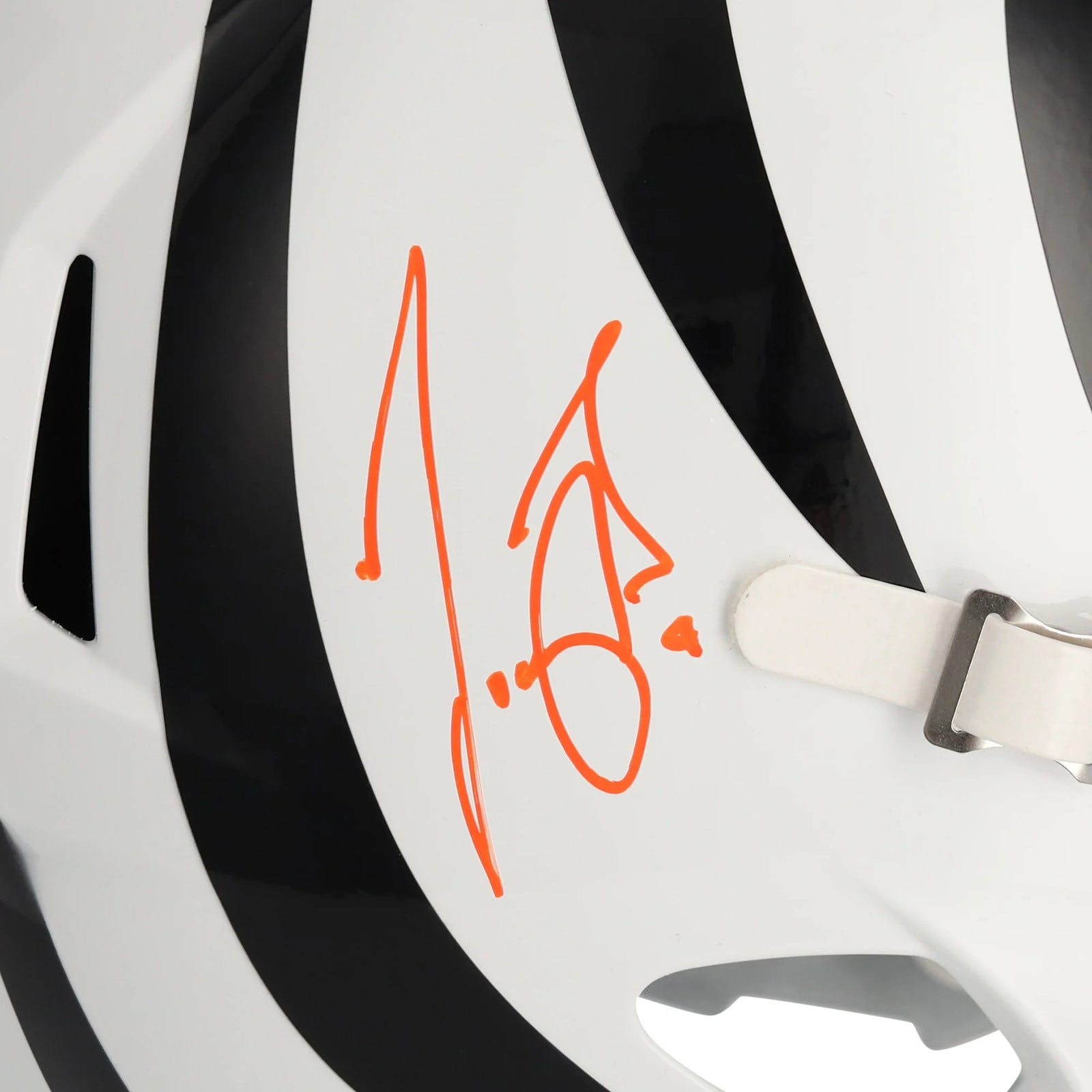 Joe Burrow Signed Cincinnati Bengals 2022 Alternate Riddell Speed Helmet | Authenticated