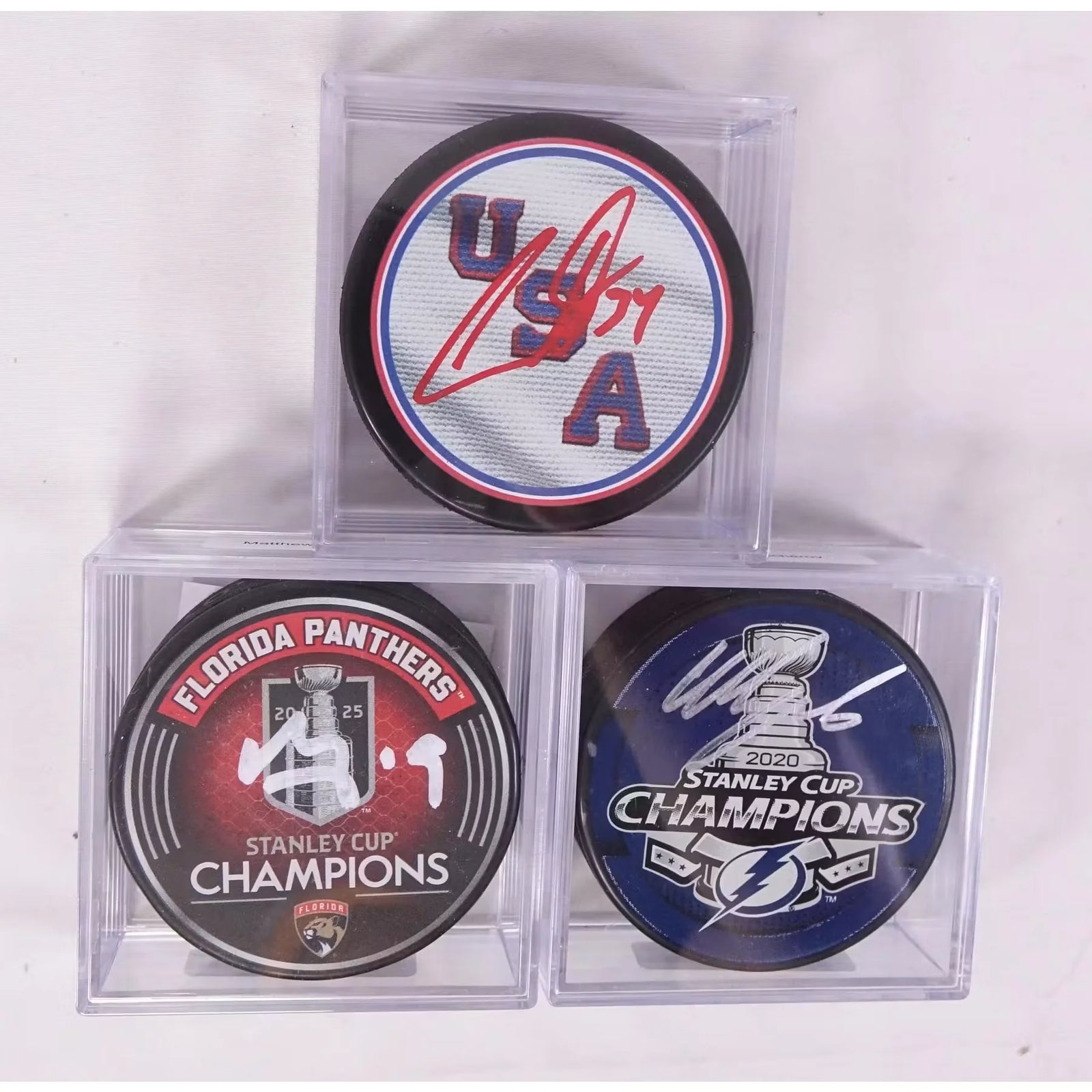 2025-26 Hit Parade Autographed Elite Hockey Puck Series 16 Hobby 10-Box Case
