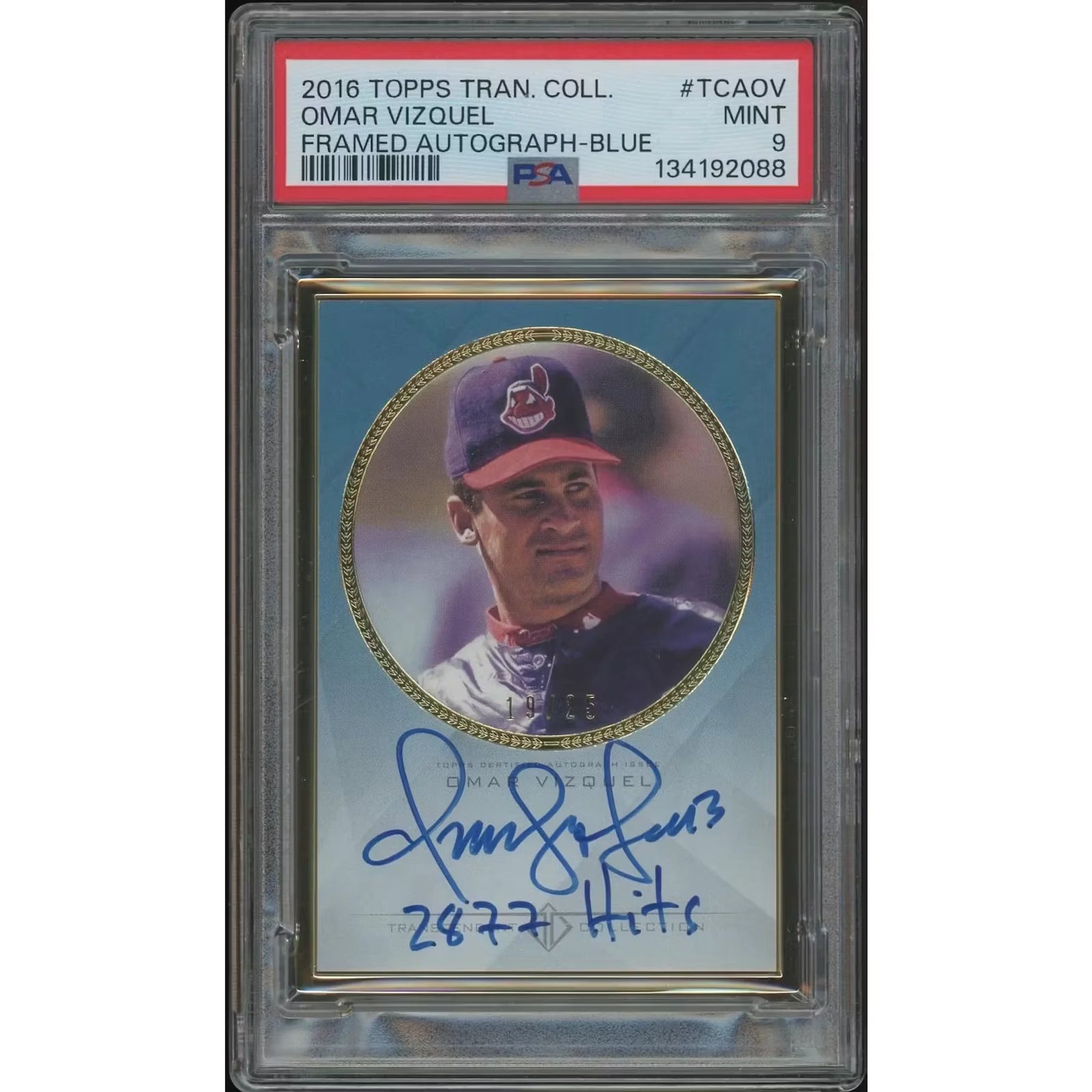 Omar Vizquel 2016 Topps Transcendent Signed Card | 2877 Hits Blue Auto #19/25 PSA 9
